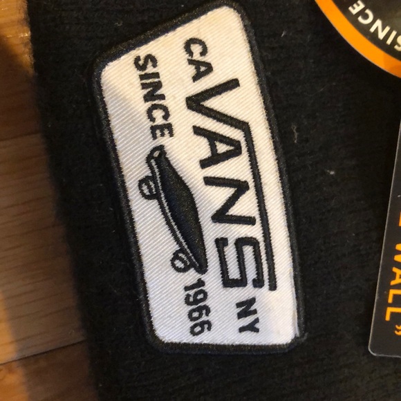 Two vans hats and one Santa Cruz hat and 2 sticker - Picture 6 of 8